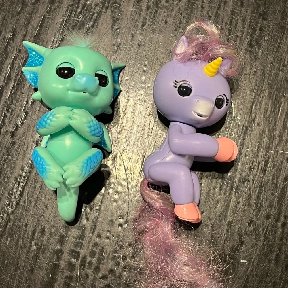 Set‎ of Two Wowwee Fingerlings Noa the Dragon Alika Baby Unicorn